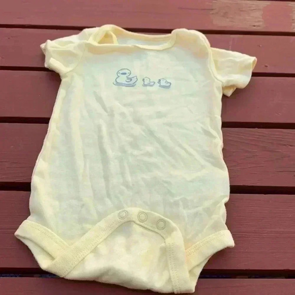 Five for 25 Joe fresh 100%  organic cotton onesie - Picture 1 of 6